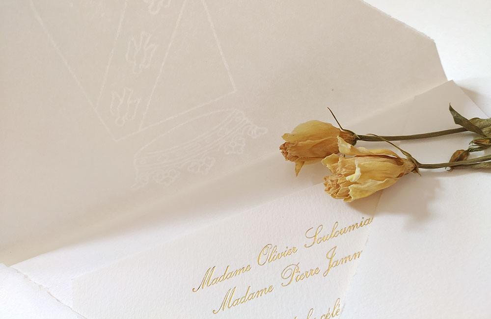 Invitation de mariage traditionnelle avec écriture manuscrite