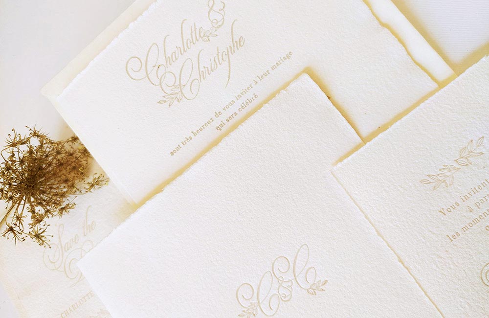Invitation de mariage vintage romantique imprimée artisanalement sur papier fait main