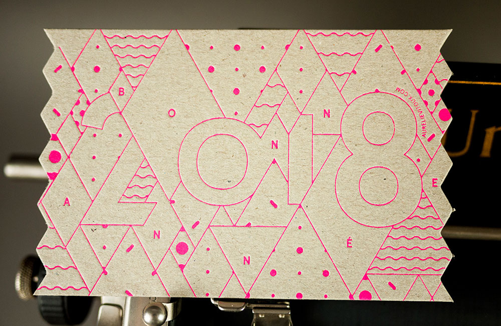 Carte de Nouvel an originale imprimée à l'encre fluorescente